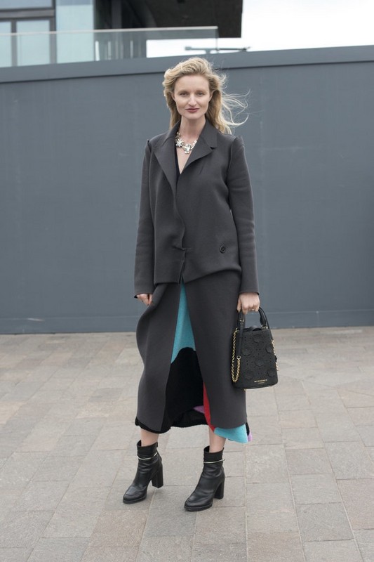 簡(jiǎn)約風(fēng)職場(chǎng)女性穿搭 黑白灰也可以不無聊