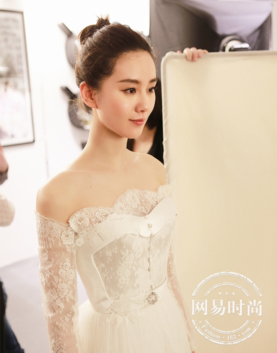 劉詩(shī)詩(shī)婚禮行頭值百萬(wàn) 不驕不躁剛剛好