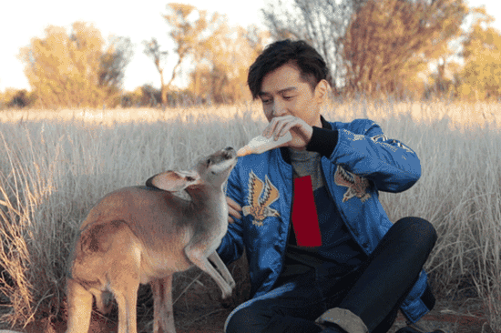 乖哦，慢慢吃~