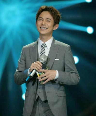 何炅主持《歌手4》口誤 何炅主持《歌手4》口誤