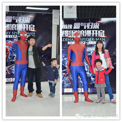 貼完車標回到大廳，一位蜘蛛俠模樣的男子瞬間吸引大家的眼球