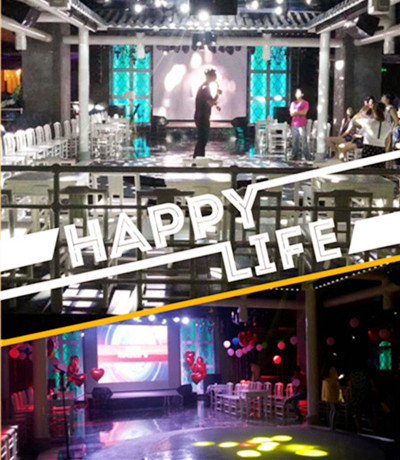 現(xiàn)場(chǎng)布置，好華美，好浪漫哦！