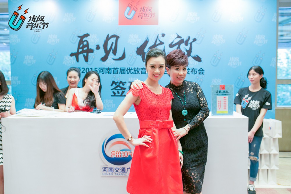 貼心的南方姐姐和美女主播小佩，海洋是不是每天都要流口水呀！