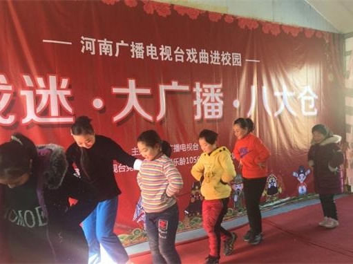 “戲曲進校園”活動舉行 弘揚傳統文化 感受戲曲魅力