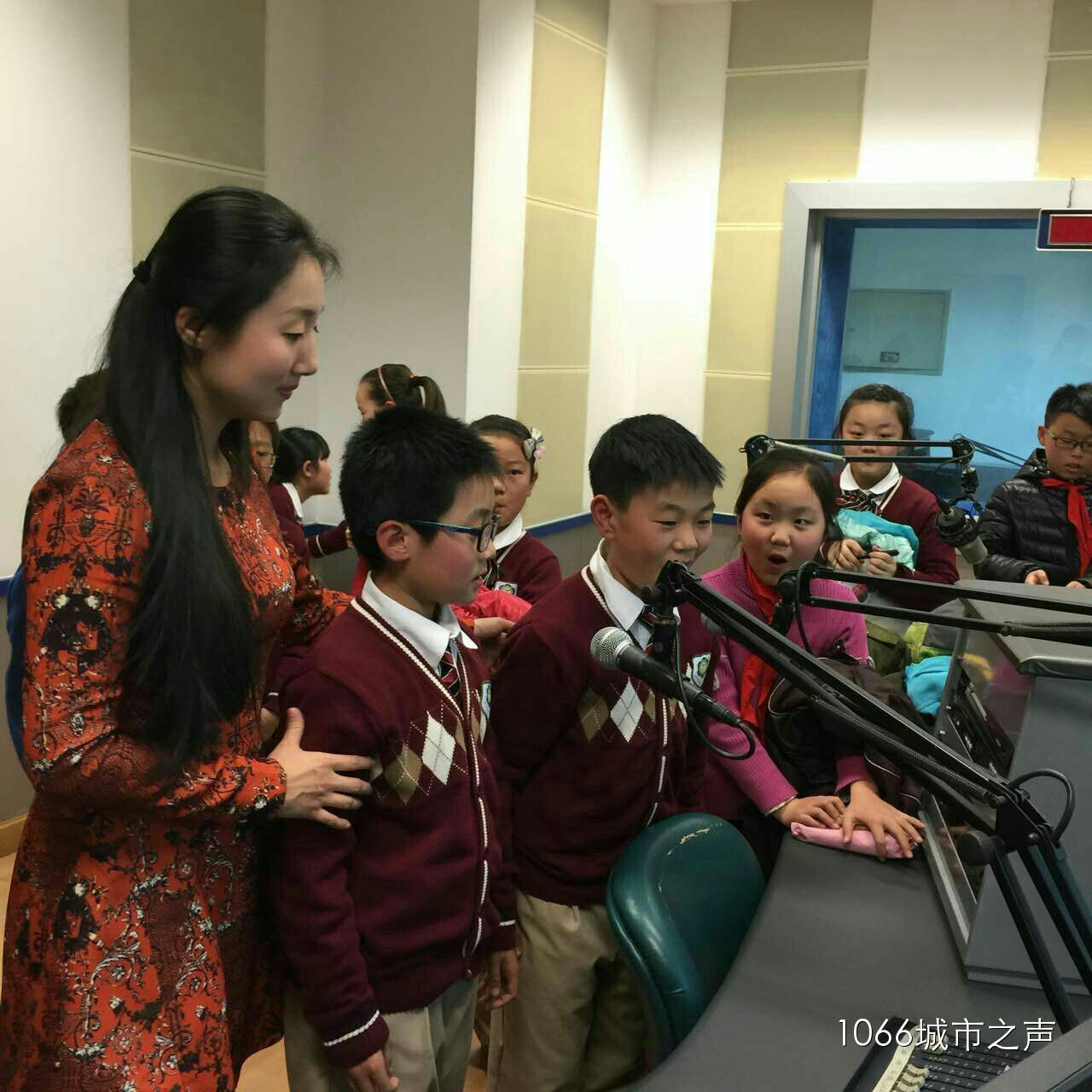 “好激動(dòng)，好激動(dòng)”！天天上學(xué)、放學(xué)都從廣播大廈經(jīng)過，今天終于進(jìn)來了！