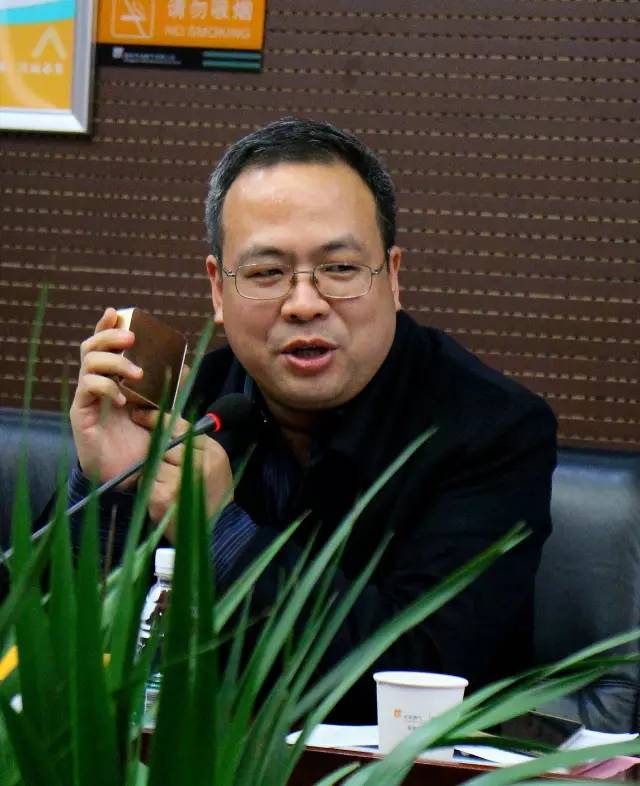 看看上面這位，就是我們1066最紅的男人——付總。