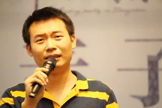 他，是一名消防員，同時也是聲音的愛好者。