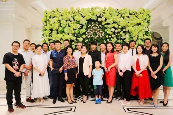 期待的時(shí)候，總是很長，相聚的時(shí)候，總是很短。