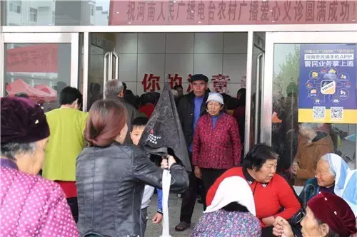 現(xiàn)場真是的人山人海，只能用太火爆三個字形容了！