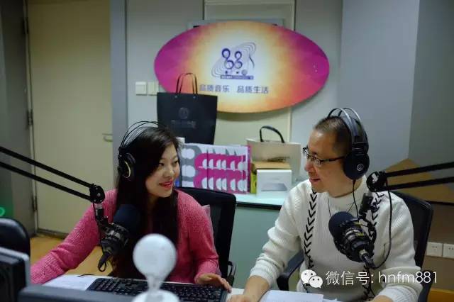 新聞先生凱文和新聞小姐李江也陪伴大家一同跨年！