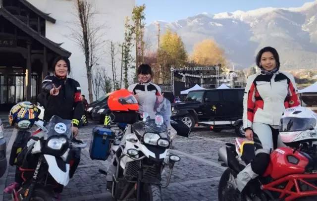 中間是菲菲？