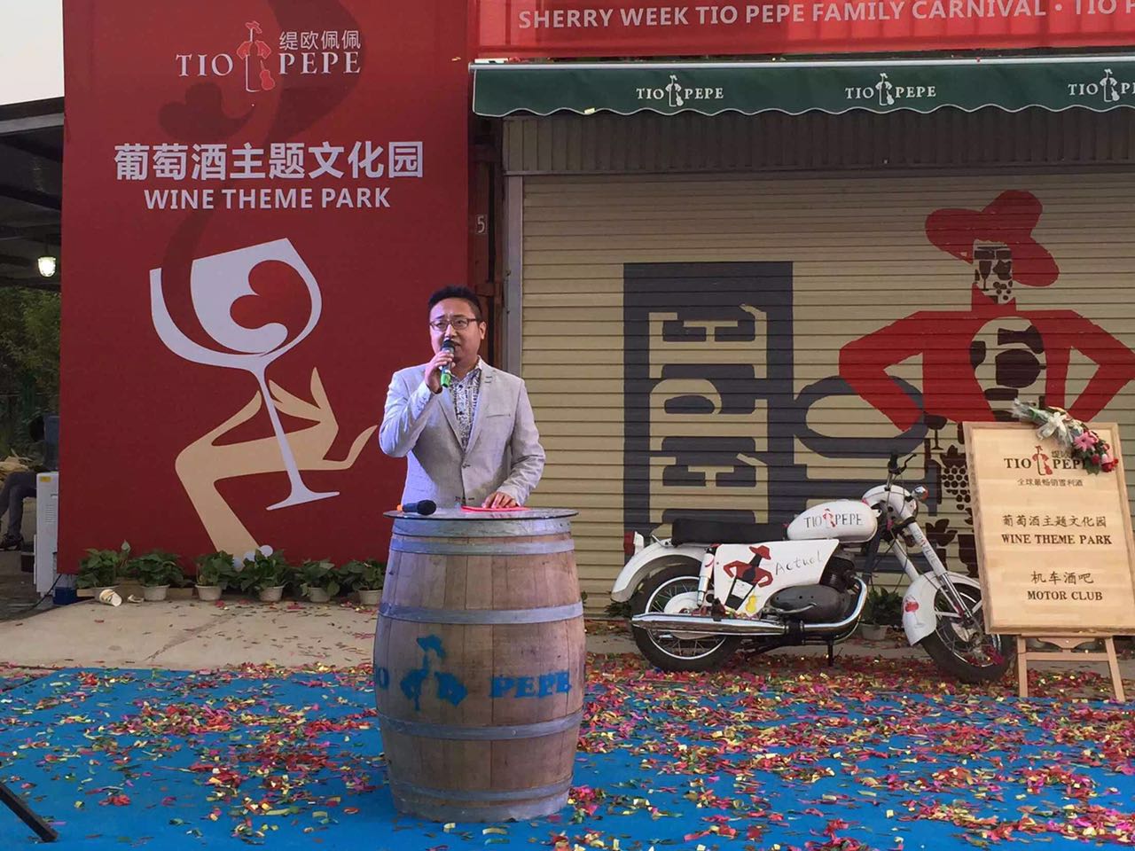 我們的巖歐巴出場嘍！真的是迷倒臺下一片！