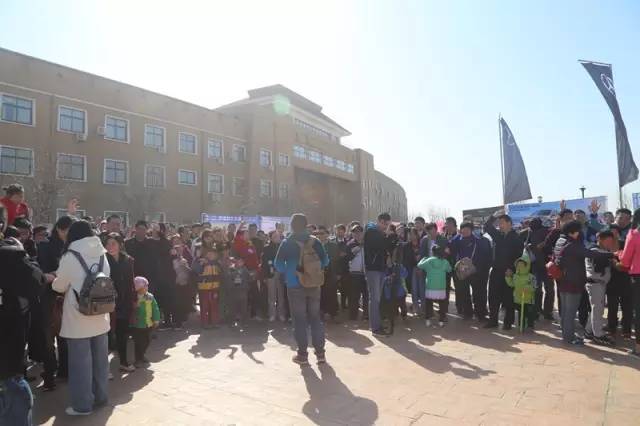 主持人胖達帶領(lǐng)魚油們進行抽獎環(huán)節(jié)，禮物大大滴呦！