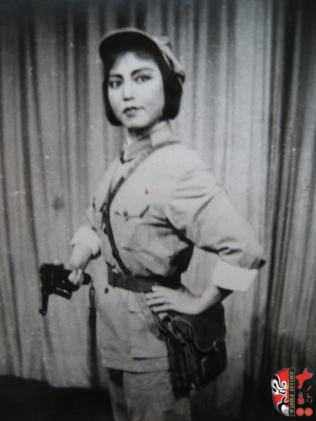 方玉蘭在《六盤(pán)山》（又名《席芨灘》）中飾李剛