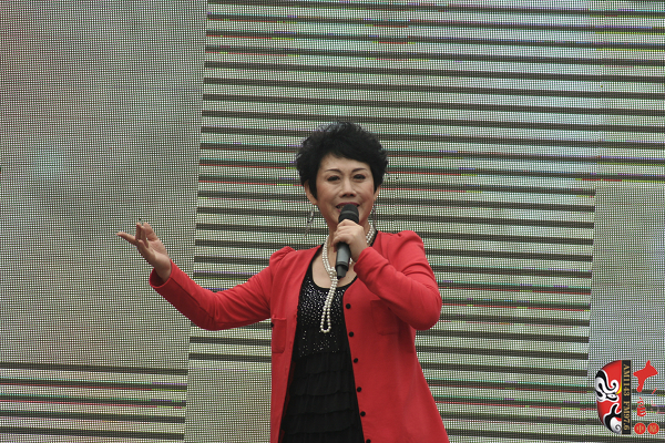 著名豫劇表演藝術(shù)家魏俊英現(xiàn)場演唱豫劇《紅菊》選段“十祝福”、《五世請纓》選段“先王爺封我是個長壽星”