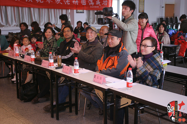 評委（左起）：河南電臺戲曲廣播《票友排行榜》河南十大名票黃立群、陜西戲曲廣播資深音樂編輯焦詠、著名黃