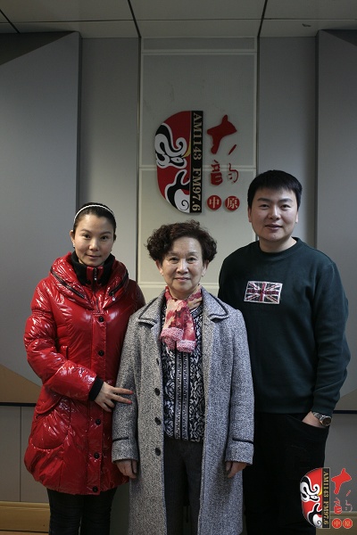 著名豫劇表演藝術(shù)家牛淑賢及愛徒吳素珍和著名戲曲節(jié)目主持人河南電臺戲曲廣播當家小生月陽合影