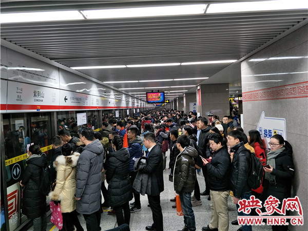 鄭州地鐵引進(jìn)人工智能機(jī)器人 鄭州地鐵引進(jìn)人工智能機(jī)器人