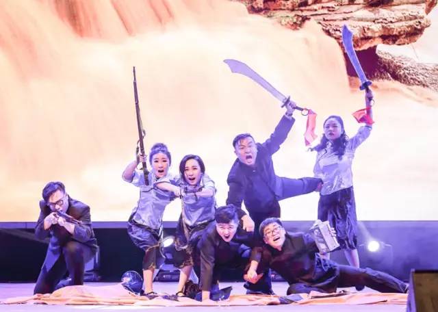 作為本場晚會(huì)的最后一個(gè)節(jié)目，《黃河大合唱》刷新你完全不一樣的體驗(yàn)。