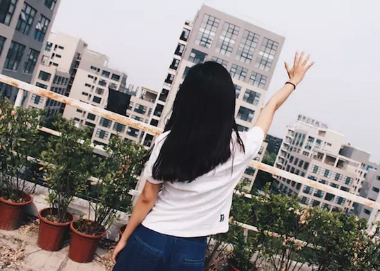 你問我要去向何方，我指向天空的方向。