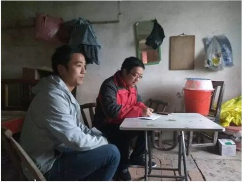 為盡快進(jìn)行資助 河南體彩及時家訪 為盡快進(jìn)行資助 河南體彩及時家訪