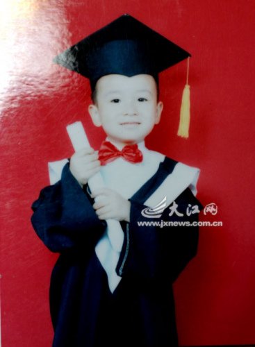 照片上的音容笑貌還在，可人卻走了