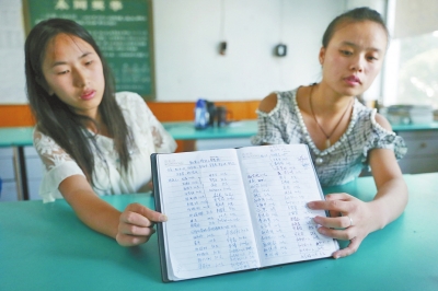 劉龔帶的2012屆畢業(yè)生一天就募捐了5000多元，并一一登記