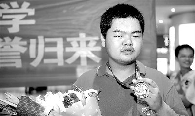 鄭州15歲高中生獲國際奧數(shù)金牌 最享受解題時(shí)刻