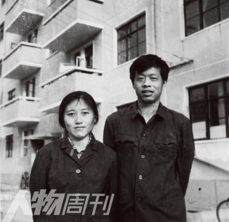 1980年，李銀河與王小波結(jié)婚時在宿舍樓下