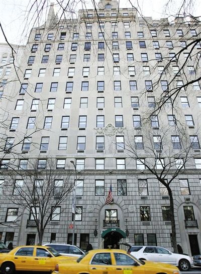 　　2005年，兩人以4400萬美元購(gòu)入紐約市一套豪宅，裝修花了5000萬。