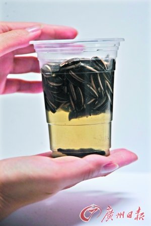 廣州未發(fā)現(xiàn)瓜子添加滑石粉 專(zhuān)家稱(chēng)較多為染色 廣州未發(fā)現(xiàn)瓜子添加滑石粉 專(zhuān)家稱(chēng)較多為染色