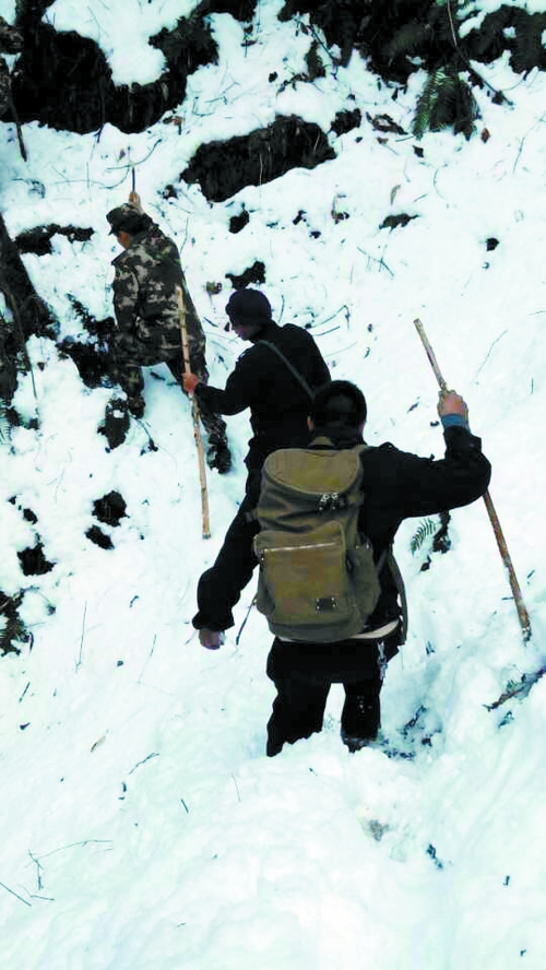 大雪封路，搜尋變得艱難　家屬/供圖