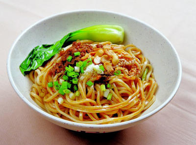 曬家鄉(xiāng)美食 網(wǎng)友：讓不讓人吃方便面了？