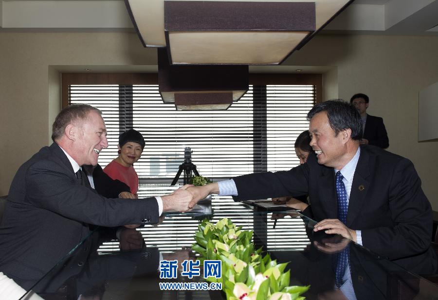 4月26日，國家文物局副局長宋新潮代表中方向法國有關(guān)方面負(fù)責(zé)人表示感謝。當(dāng)日，法國皮諾家族在北京宣布