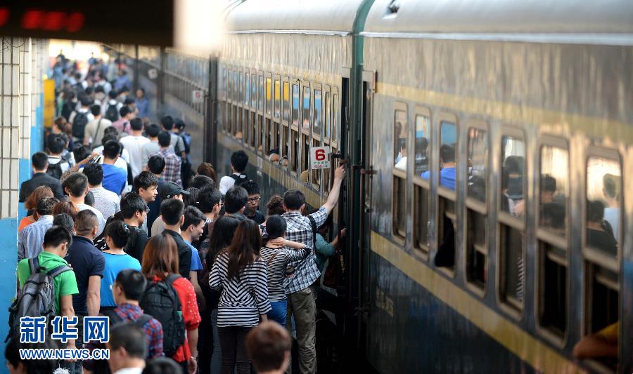 各地迎進(jìn)“五一”小長假 各地迎進(jìn)“五一”小長假