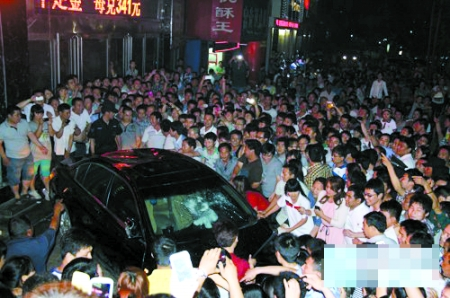 濟(jì)源“本田女”擦碰后稱后臺硬 濟(jì)源“本田女”擦碰后稱后臺硬