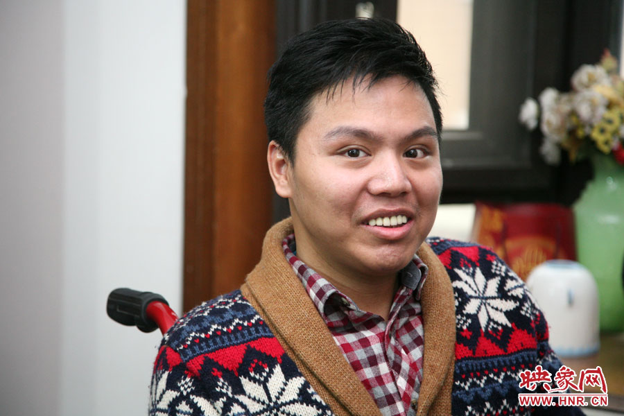 練完歌后，海龍害羞的朝著記者笑了下，說自己發(fā)揮的不好。