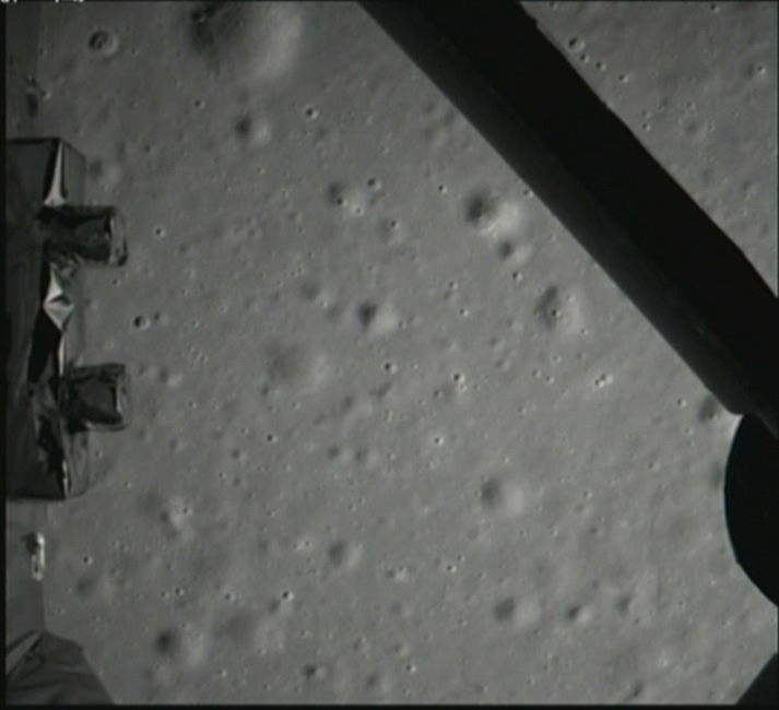 嫦娥三號(hào)平穩(wěn)落月 中國(guó)首次地外天體軟著陸成功 嫦娥三號(hào)平穩(wěn)落月 中國(guó)首次地外天體軟著陸成功