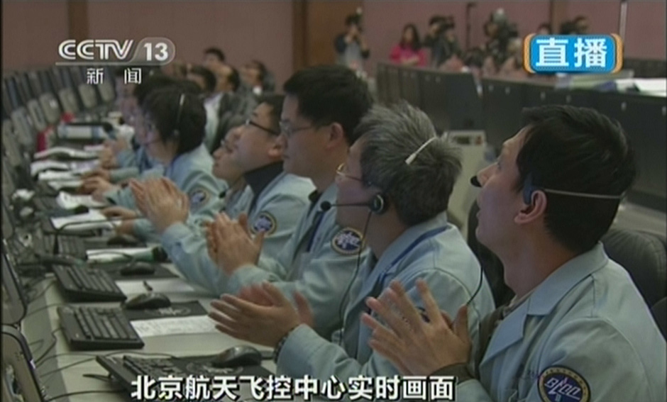 嫦娥三號(hào)平穩(wěn)落月 中國(guó)首次地外天體軟著陸成功 嫦娥三號(hào)平穩(wěn)落月 中國(guó)首次地外天體軟著陸成功