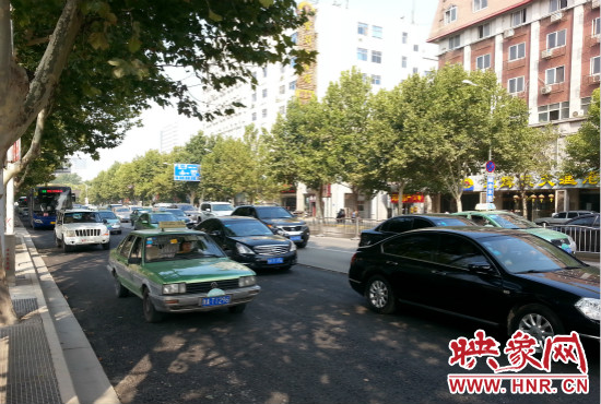 “無(wú)車日”仍有許多私家車主選擇開(kāi)車上路。