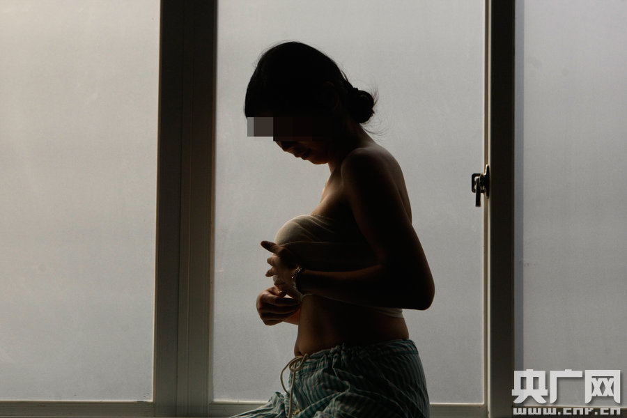 將挑戰(zhàn)國內(nèi)最大的600cc隆胸假體，誓要成為“中國最胸辣媽”。