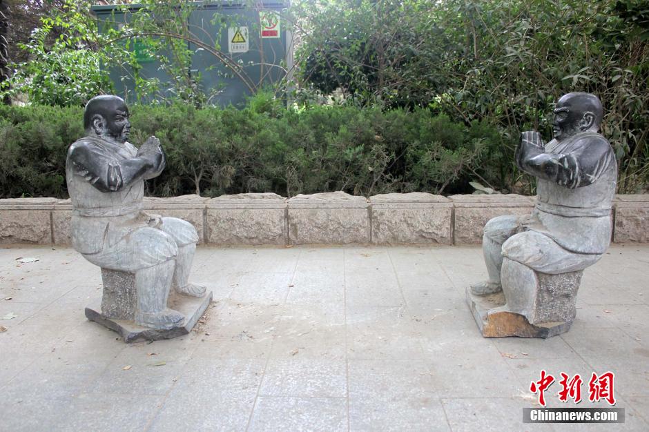 鄭州“少林武僧”石雕遭破壞 市民惋惜怒斥 鄭州“少林武僧”石雕遭破壞 市民惋惜怒斥