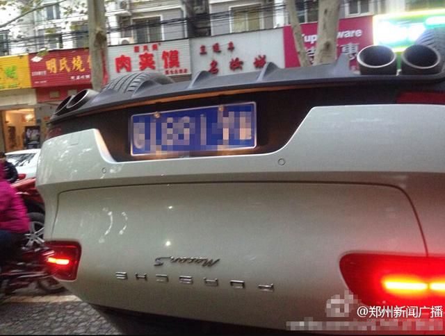 保時(shí)捷四腳朝天 保時(shí)捷四腳朝天