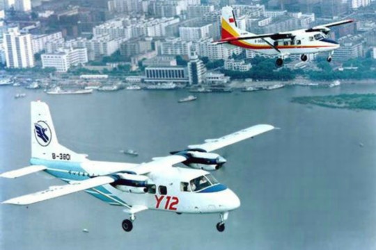 資料圖：中國運(yùn)-12空中飛行。