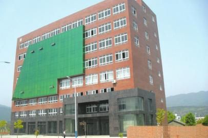 主體已完工的社區(qū)服務(wù)中心。