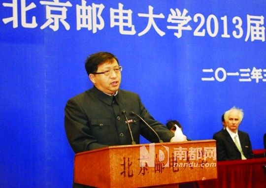 3月25日,方濱興出席北郵2013屆研究生畢業(yè)典禮并講話。資料圖片