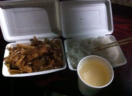 45元的盒飯,三菜一湯。