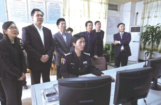 國(guó)家民政部農(nóng)村社區(qū)驗(yàn)收評(píng)估組對(duì)南海區(qū)農(nóng)村社區(qū)建設(shè)進(jìn)行檢查驗(yàn)收。