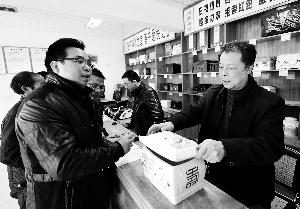 4月2日，福建省古田縣紀委、監(jiān)察局成立清明節(jié)專項督查組，對違反“八項規(guī)定”行為進行監(jiān)督檢查。新華社發(fā)