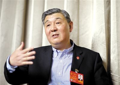 今年全國(guó)兩會(huì)期間，全國(guó)人大代表、浙江高院院長(zhǎng)齊奇接受記者采訪。新京報(bào)記者 陳杰 攝